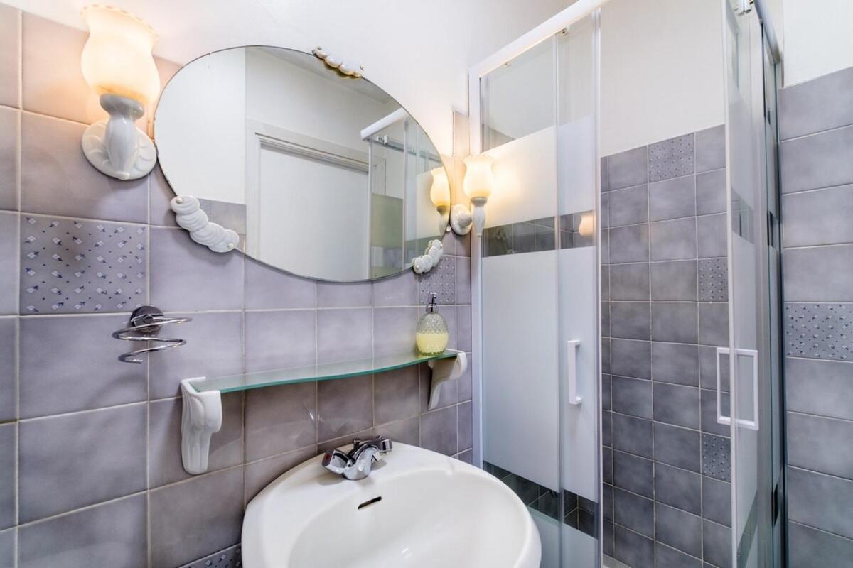 Ferienwohnung Le Riviera ~ Jardin ~ Parking ~ Climatisation Cagnes-sur-Mer Exterior foto